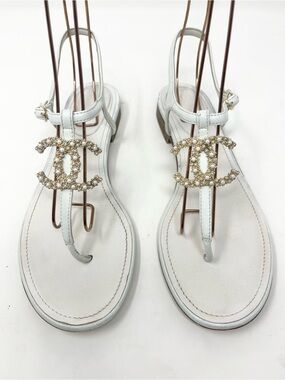 Chanel CC Pearl Interlocking Logo Sandal White Leather Ankle Strap Size 39 EU